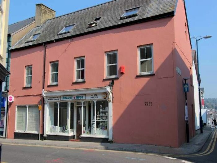 3 Bedroom Flat To Rent In Queen Street, Aberystwyth, SY23