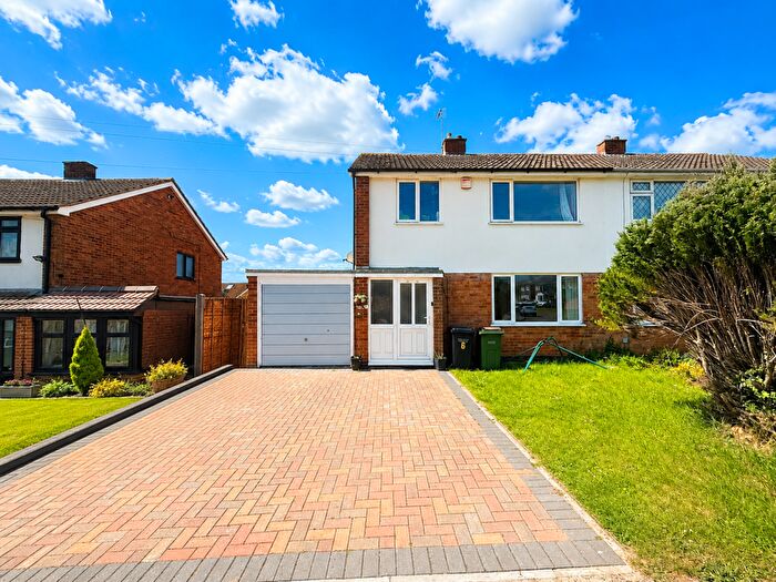 3 Bedroom Semi-Detached House To Rent In Dove Rise, Oadby, LE2
