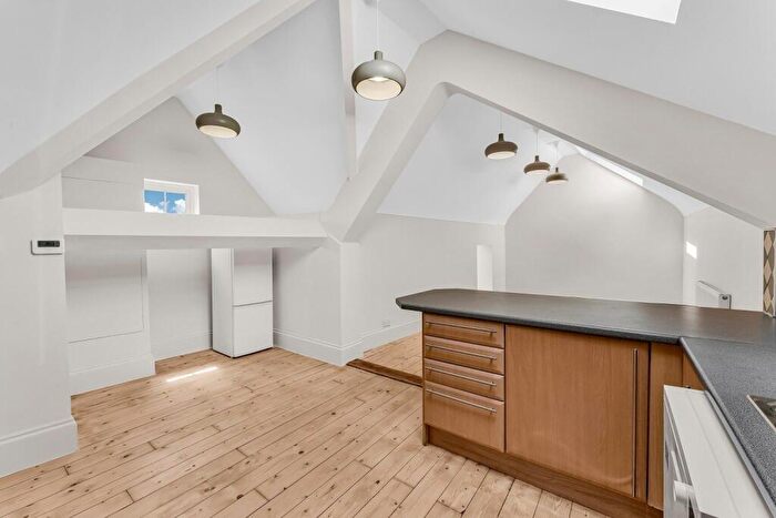 2 Bedroom Flat To Rent In Commercial Road, Tower Bridge, E1