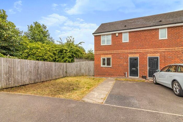 3 Bedroom End Of Terrace House To Rent In Raymond Road, Barnsley, South Yorkshire, S70