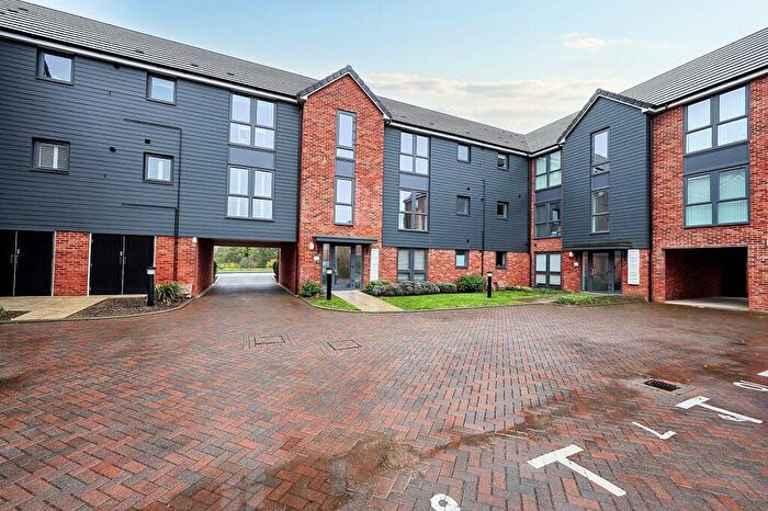 2 Bedroom Flat For Sale In Icarus Avenue, Burgess Hill, RH15
