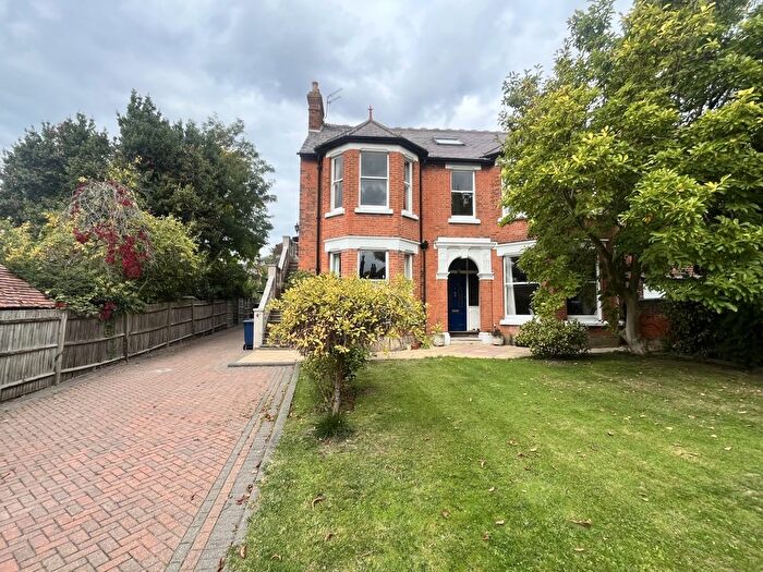 4 Bedroom Flat To Rent In Park Hill, London, W5
