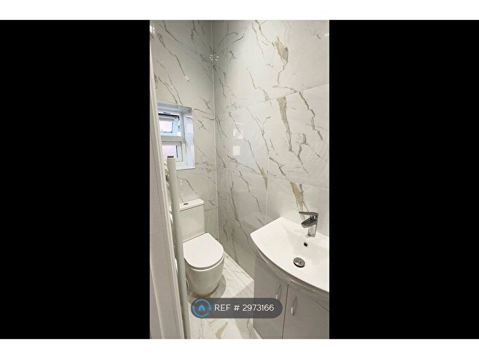 Studio To Rent In Cranbrook Road, Ilford, IG1