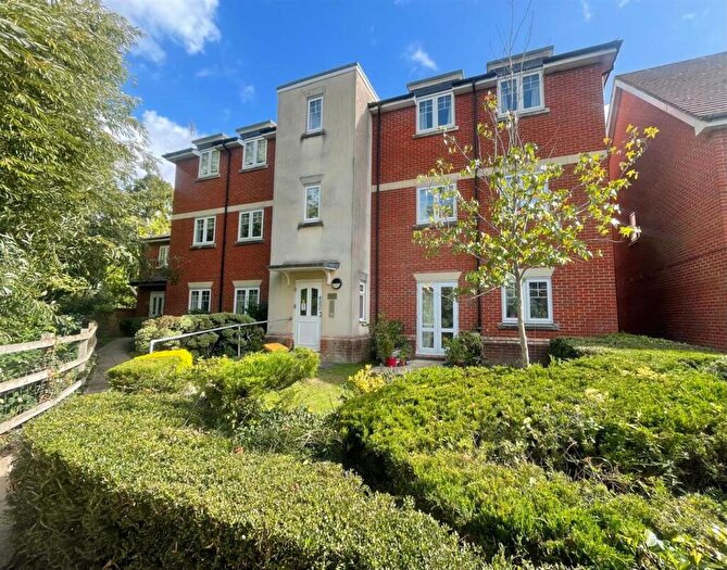 2 Bedroom Apartment To Rent In Little Court, Wantage, OX12