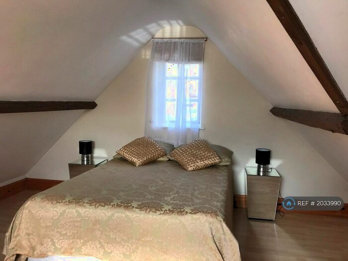 1 Bedroom Bungalow To Rent In The Street, Mortimer Common, Reading, RG7