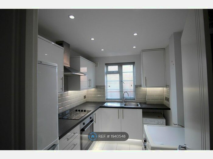 2 Bedroom Flat To Rent In The Vale, London, W3