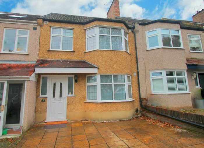 3 Bedroom House To Rent In Bedroom Terraced House In Coulsdon, CR5