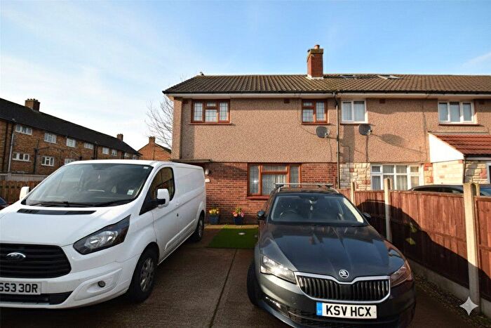 3 Bedroom Semi Detached House To Rent In Thatches Grove, Romford, RM6