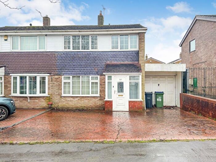 3 Bedroom Semi Detached House For Sale In Darbys Hill Road, Tividale, Oldbury, West Midlands, B69