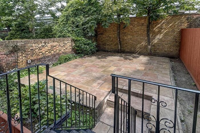 2 Bedroom Flat To Rent In Trebovir Road, Earls Court, SW5