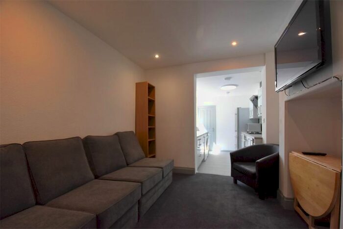 5 Bedroom End Of Terrace House To Rent In Derry Avenue, Plymouth PL4