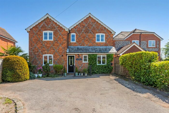 4 Bedroom Detached House To Rent In Hannington, Tadley, RG26