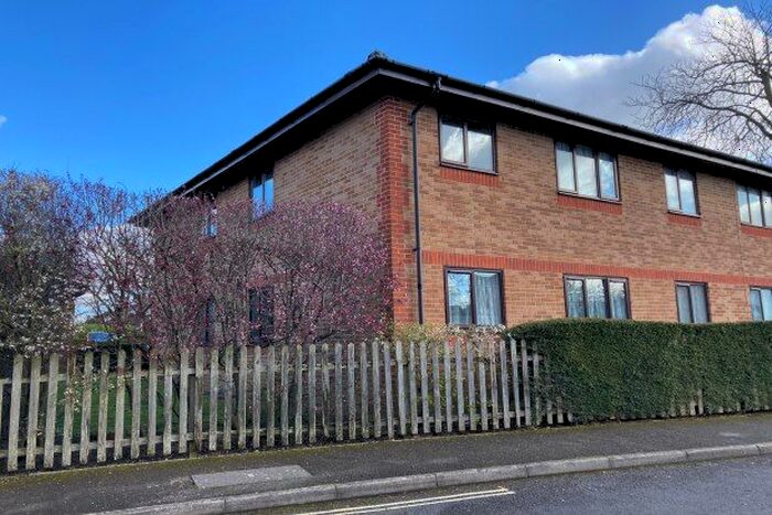 1 Bedroom Flat To Rent In Kern Close, Southampton, SO16