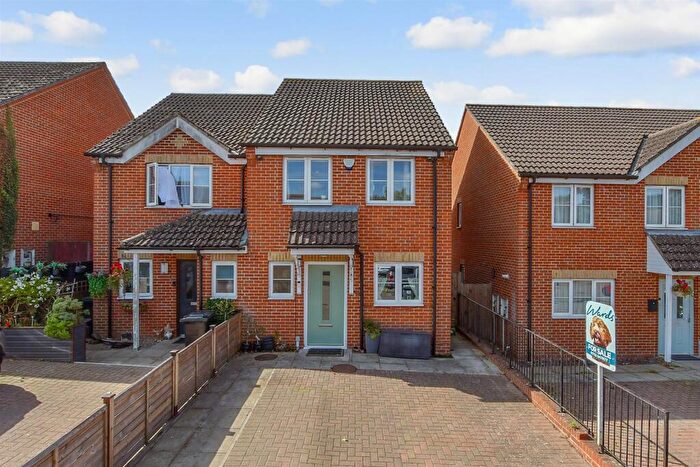 3 Bedroom Semi-Detached House For Sale In Eccles Row, Eccles, Aylesford, Kent, ME20