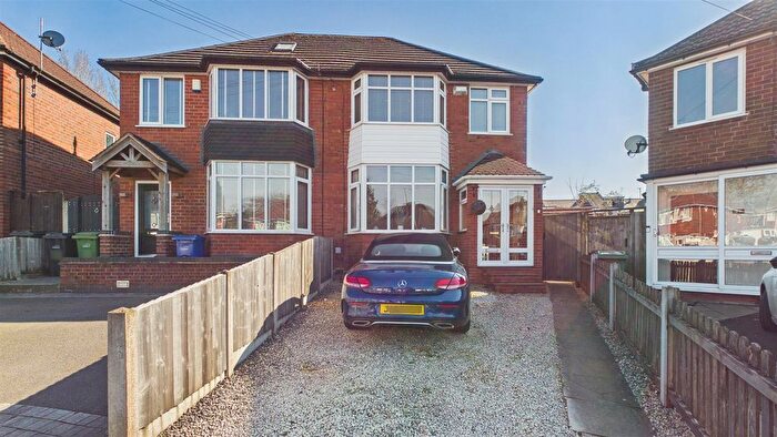 3 Bedroom Semi Detached House For Sale In Westbourne Road, Halesowen, B62