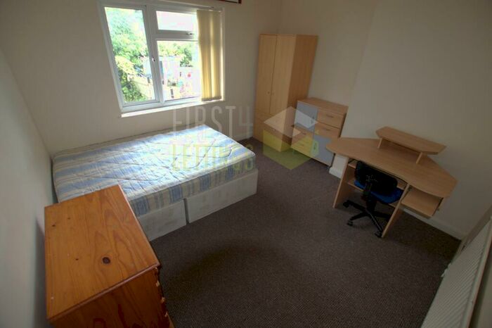 3 Bedroom Semi-Detached House To Rent In Westbury Road, Clarendon Park, LE2