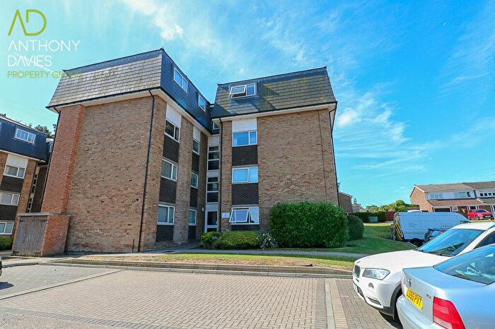 1 Bedroom Apartment To Rent In Lampits, Hoddesdon, EN11