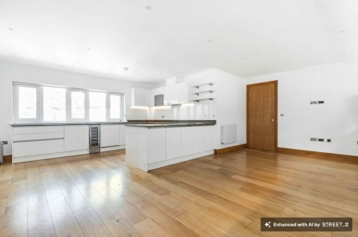 3 Bedroom Flat To Rent In Sycamore Court, Royal Oak Yard, SE1