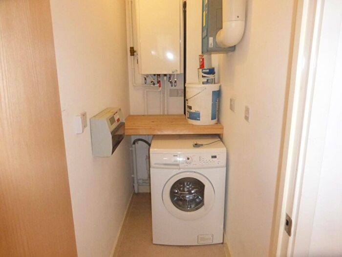 1 Bedroom Flat To Rent In Cedars Avenue, Mitcham, CR4