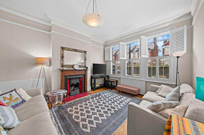 4 Bedroom Semi-Detached House For Sale In Cedar Road, London, NW2