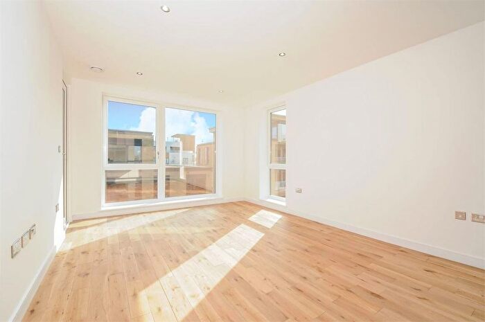 2 Bedroom Flat To Rent In Eltringham Street, Wandsworth, SW18
