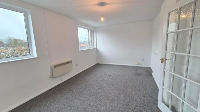 3 Bedroom Maisonette To Rent In Katherine Drive, Dunstable, LU5