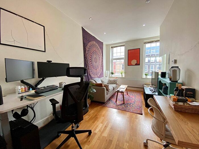 1 Bedroom Flat For Sale In St Andrews House, High Street, Epsom, KT19