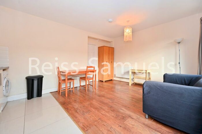 4 Bedroom Maisonette To Rent In Churchward House, Lorrimore Road, Kennington, Southwark, London, SE17
