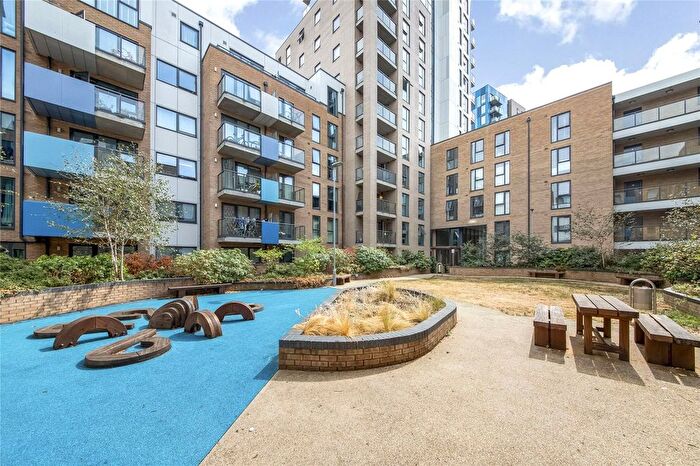 1 Bedroom Flat To Rent In Poppyfield House, Copperwood Place, Greenwich, SE10