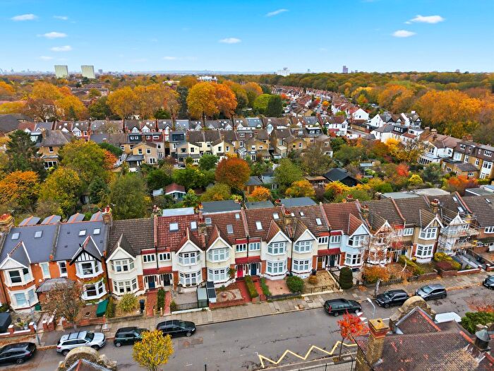 4 Bedroom Property For Sale In Ingatestone Road, Aldersbrook, E12