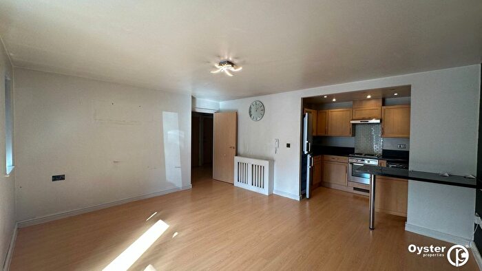 2 Bedroom Flat To Rent In Winnipeg Way, Broxbourne, EN10