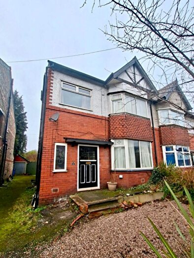 4 Bedroom Semi-Detached House For Sale In Park Road, Stretford, M32