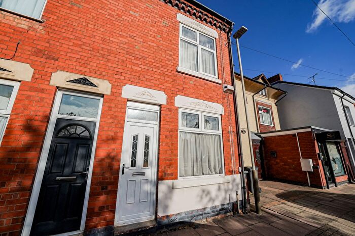 3 Bedroom Terraced House For Sale In Corporation Road, Leicester, Leicestershire, LE4