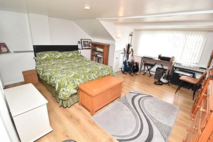 2 Bedroom Chalet For Sale In The Gardens, Doddinghurst, CM15