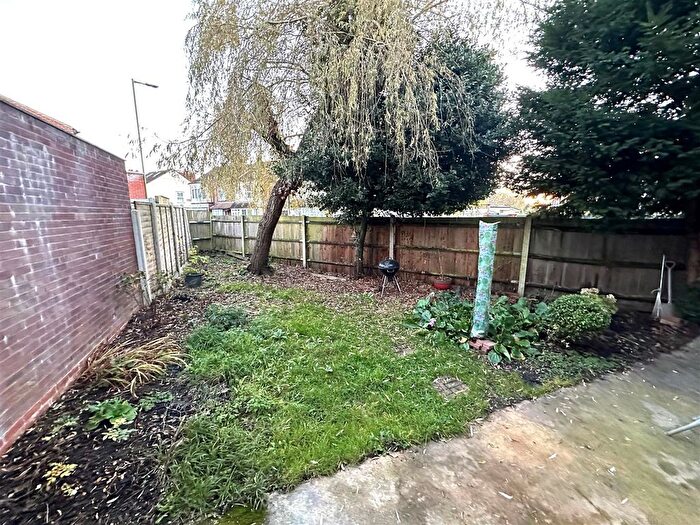 1 Bedroom Flat To Rent In Durban Road, Watford, WD18