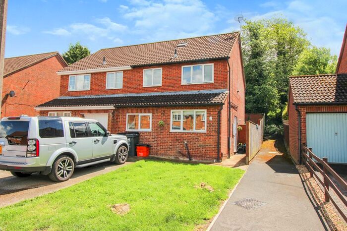 4 Bedroom Semi-Detached House To Rent In Bayleaf Avenue, Woodhall Park, Swindon, SN2