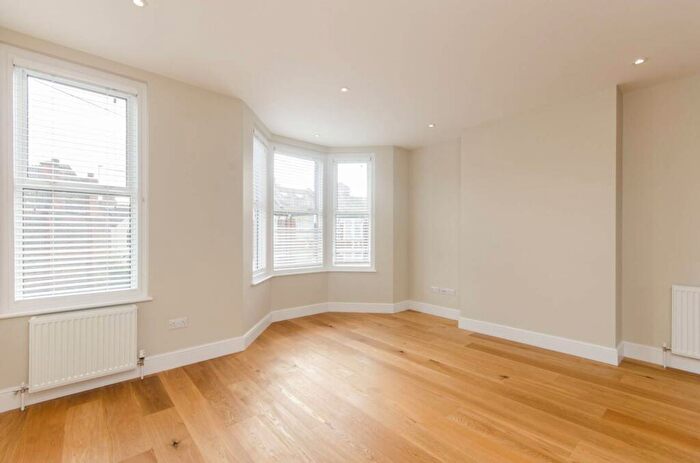 2 Bedroom Flat To Rent In Sandringham Road, Willesden, London, NW2