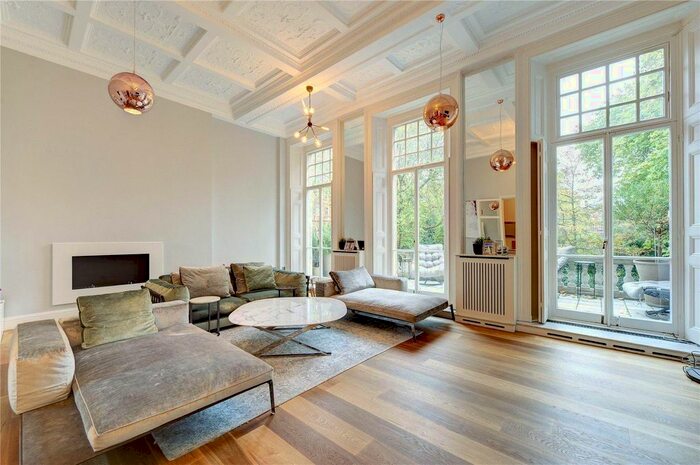3 Bedroom Maisonette To Rent In First Floor Maisonette, Cadogan Square, SW1X