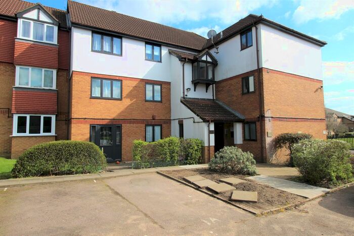 1 Bedroom Flat To Rent In Moidart Court Cromarty Road, Edgware, HA8