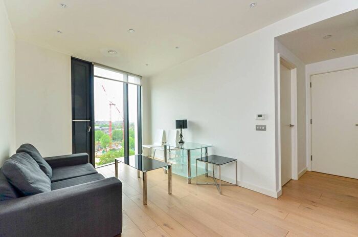1 Bedroom Flat To Rent In Walworth Road, Elephant And Castle, London, SE1