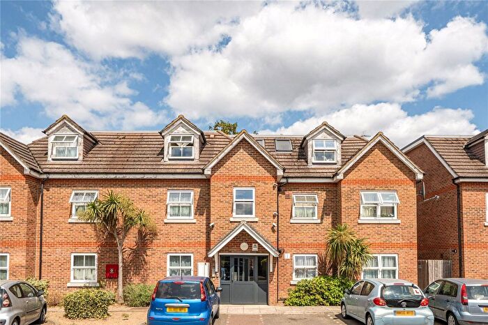 1 Bedroom Flat For Sale In Arden Close, Twickenham, TW2