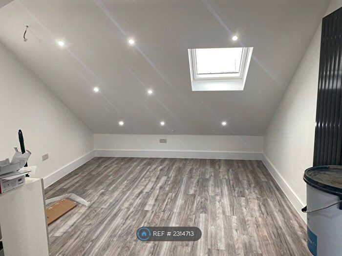 2 Bedroom Flat To Rent In Cross Lances Road, Hounslow, TW3