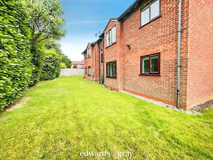 1 Bedroom Flat For Sale In Mayfield Close, Catshill, Bromsgrove, B61