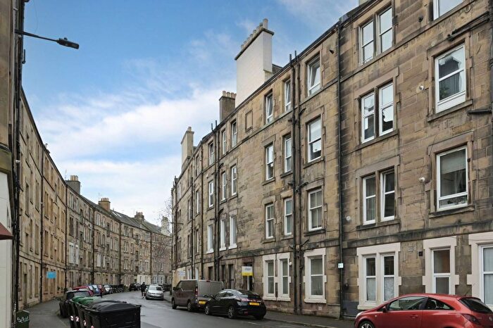 1 Bedroom Flat For Sale In Waverley Park, Abbeyhill, Edinburgh, EH8