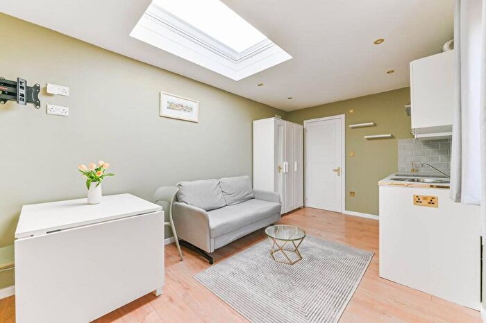 Studio To Rent In Tamworth Lane, Mitcham, CR4