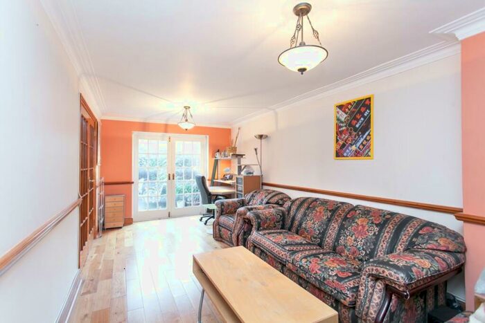 2 Bedroom Flat To Rent In Popham Street, Essex Road, N1