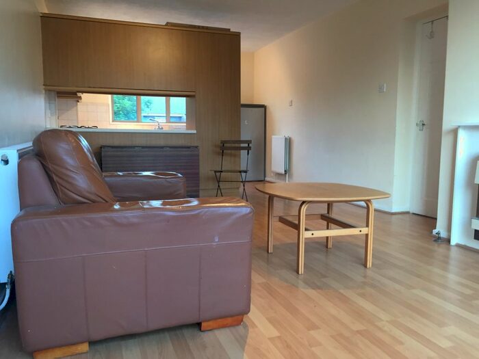 3 Bedroom Flat To Rent In Hoe Street, Walthamstow, London, E17