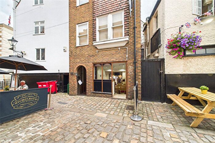 1 Bedroom Studio To Rent In Market Street, Windsor, Berkshire, SL4