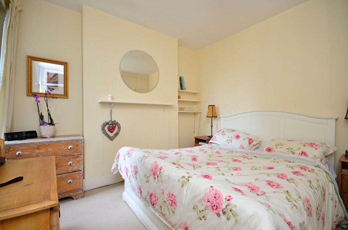 2 Bedroom Flat To Rent In Drive Mansions, Fulham, London, SW6