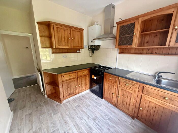 2 Bedroom Flat To Rent In Yardley Wood Road, Moseley, Birmingham, B13
